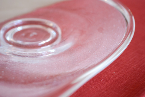 その美しい曲線とガラスであるにもかかわらず伝わってくる独特の暖かさに心を奪われました。