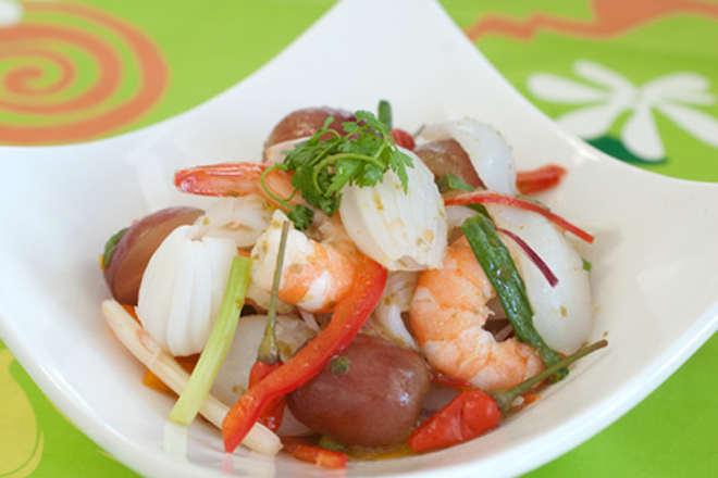 かぼす本家協賛・柚こしょうandparty Vol.6　らーぷマイスター : シーフードと葡萄のヤム ゆず胡椒風味