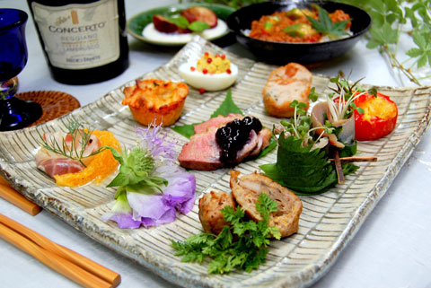 料理一品一品の色合いのバランスを考えてしつこくなく、でも鮮やかに、楽しめる一皿を、という感じに。