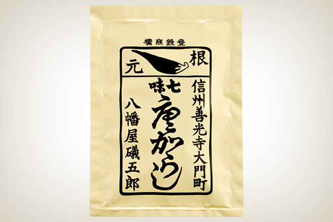 七味唐からし 中辛袋（株式会社八幡屋礒五郎）